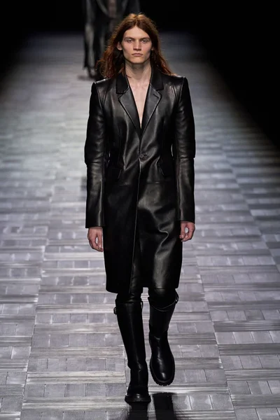 Look 9